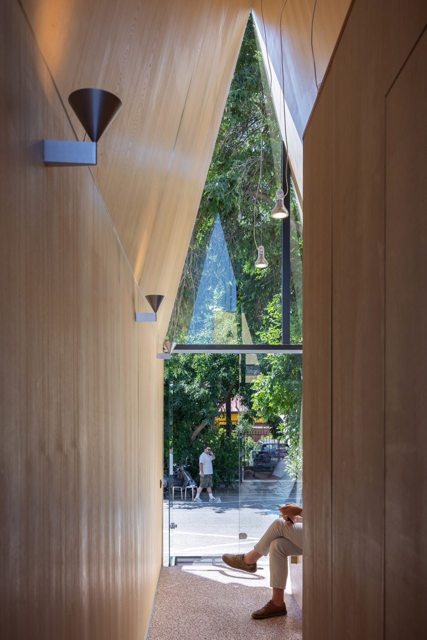 מקום למעט לקוחות