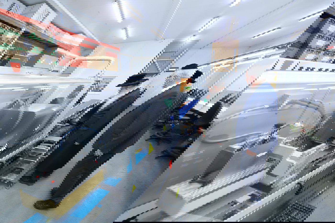 רבה של אנטוורפן הגר"פ פדווא בביקור במפעלים שבכשרות בד"ץ חוג חת"ס פ"ת