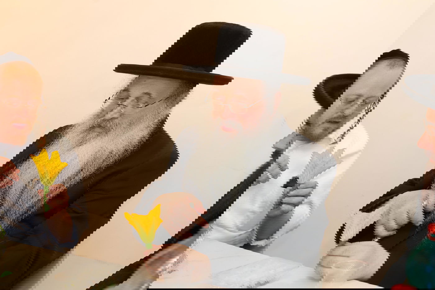 רבה של אנטוורפן הגר"פ פדווא בביקור במפעלים שבכשרות בד"ץ חוג חת"ס פ"ת