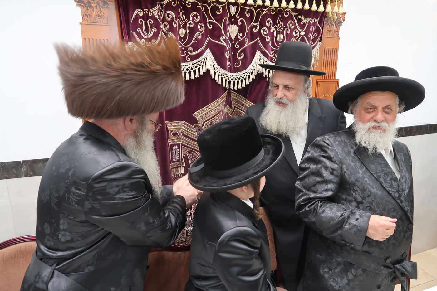 שמחת בר מצוה לבן זקוניו של האדמו"ר מלעלוב בראנוביץ