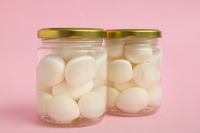 הטיפ המנצח לקילוף ביצים קשות: צנצנת עם מים