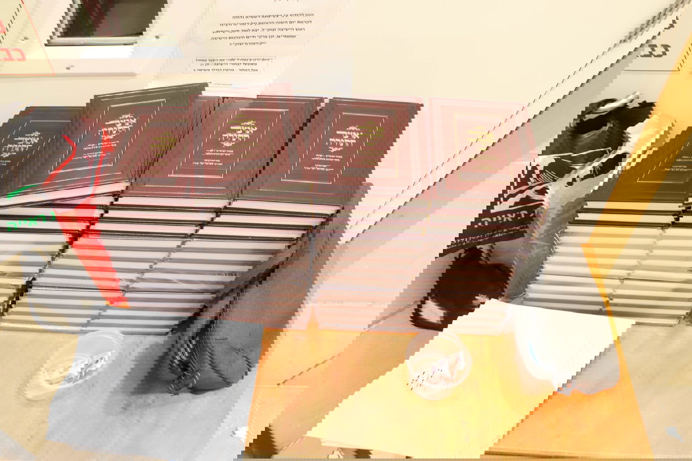 ספריו של ראש הישיבה למכירה