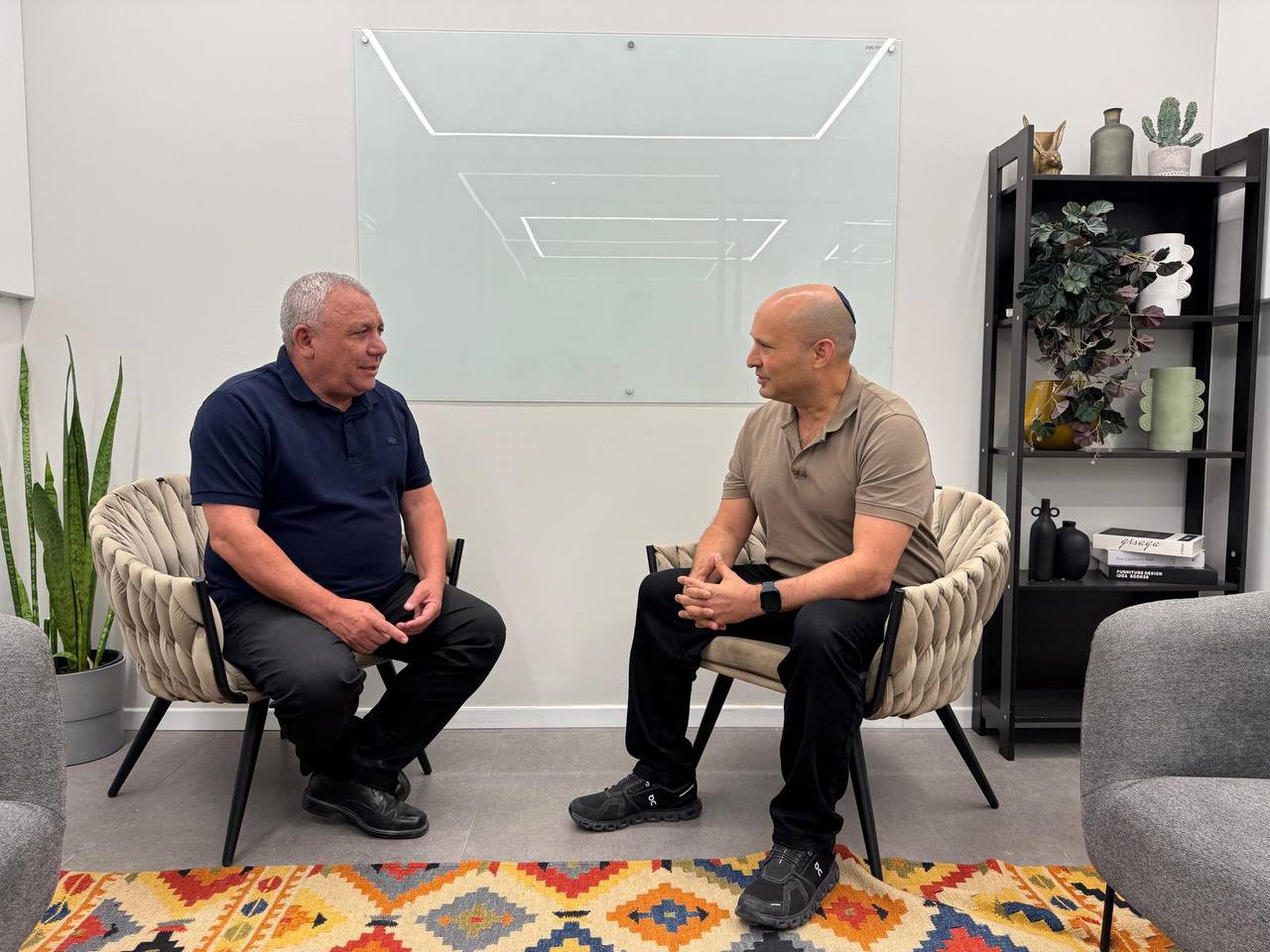 בנט ואיזנקוט בפגישתם היום