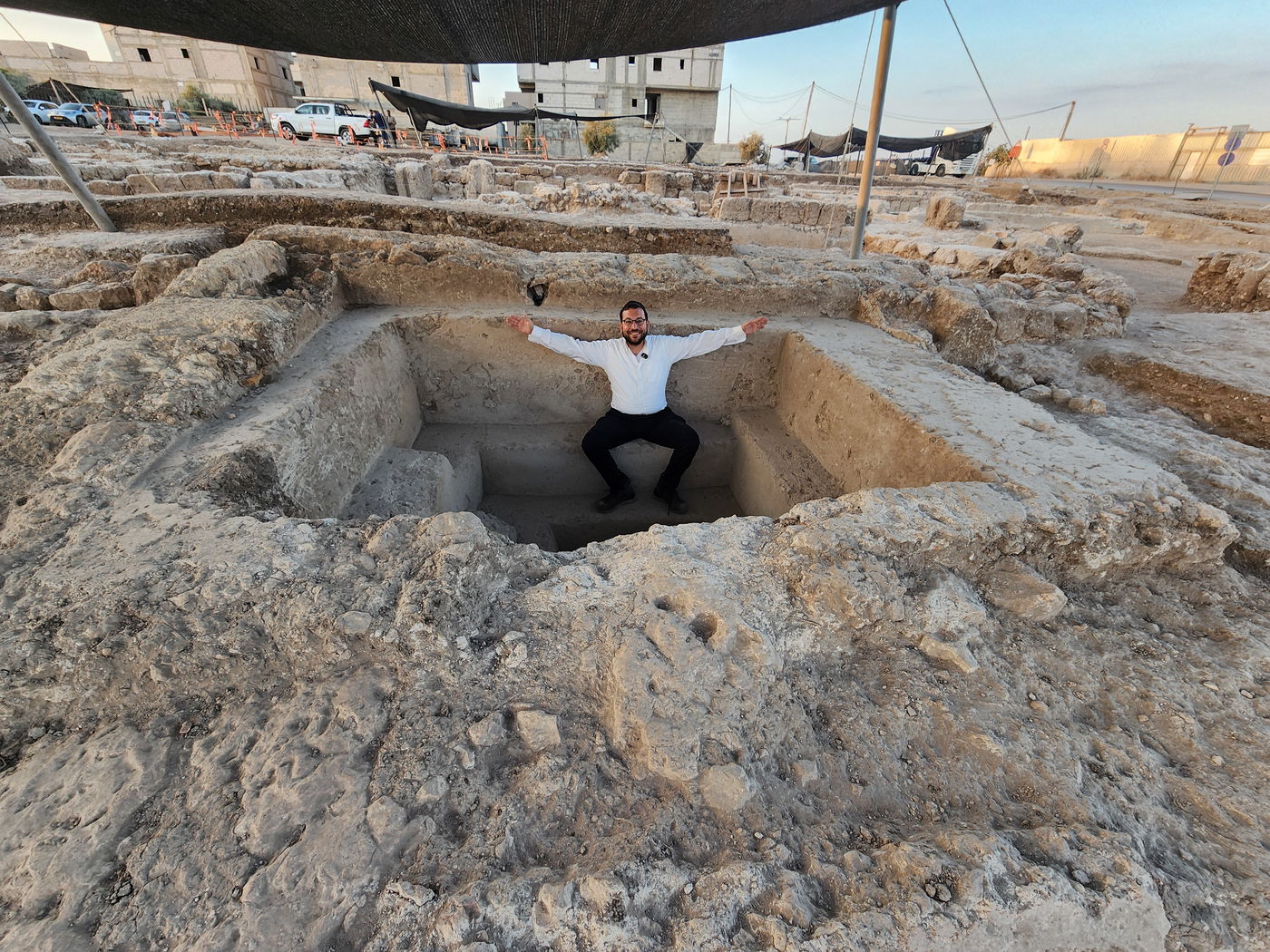 ישראל שפירא במקווה הנדיר בכפר קאסם