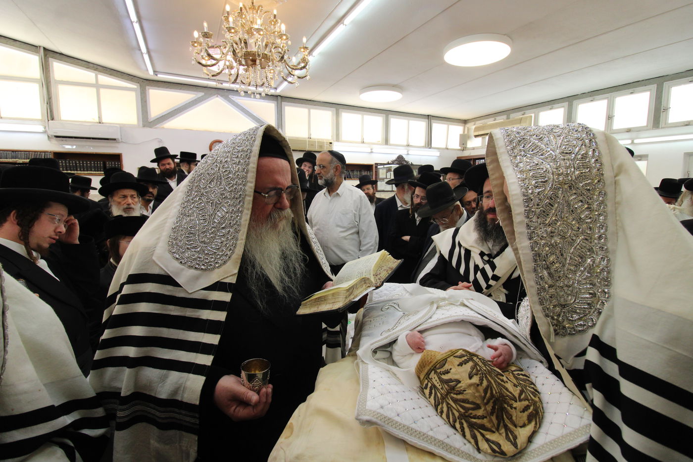 שמחת הברית בחצה"ק נדבורנה י-ם, ביאלה רמת אהרן