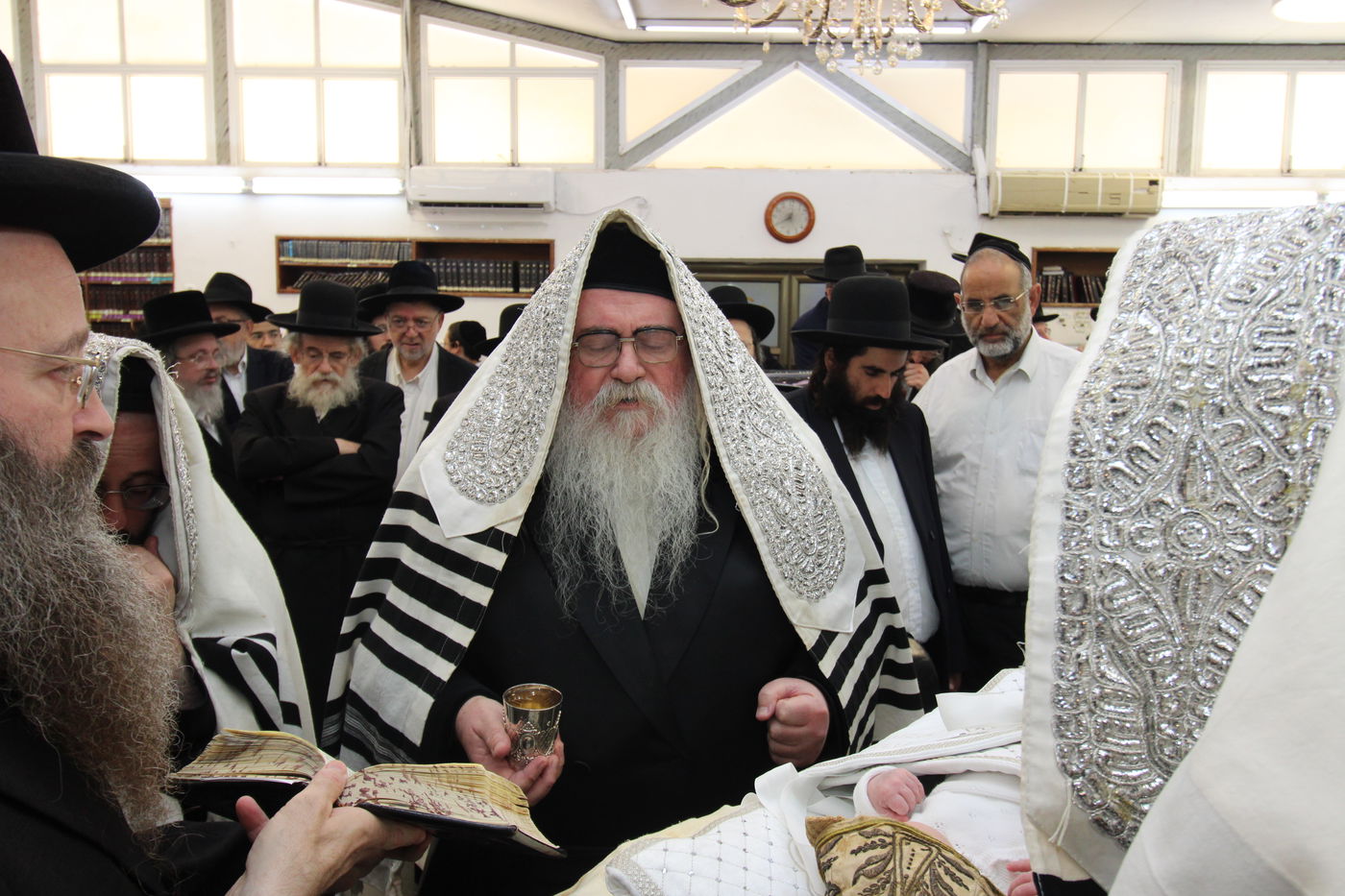 שמחת הברית בחצה"ק נדבורנה י-ם, ביאלה רמת אהרן