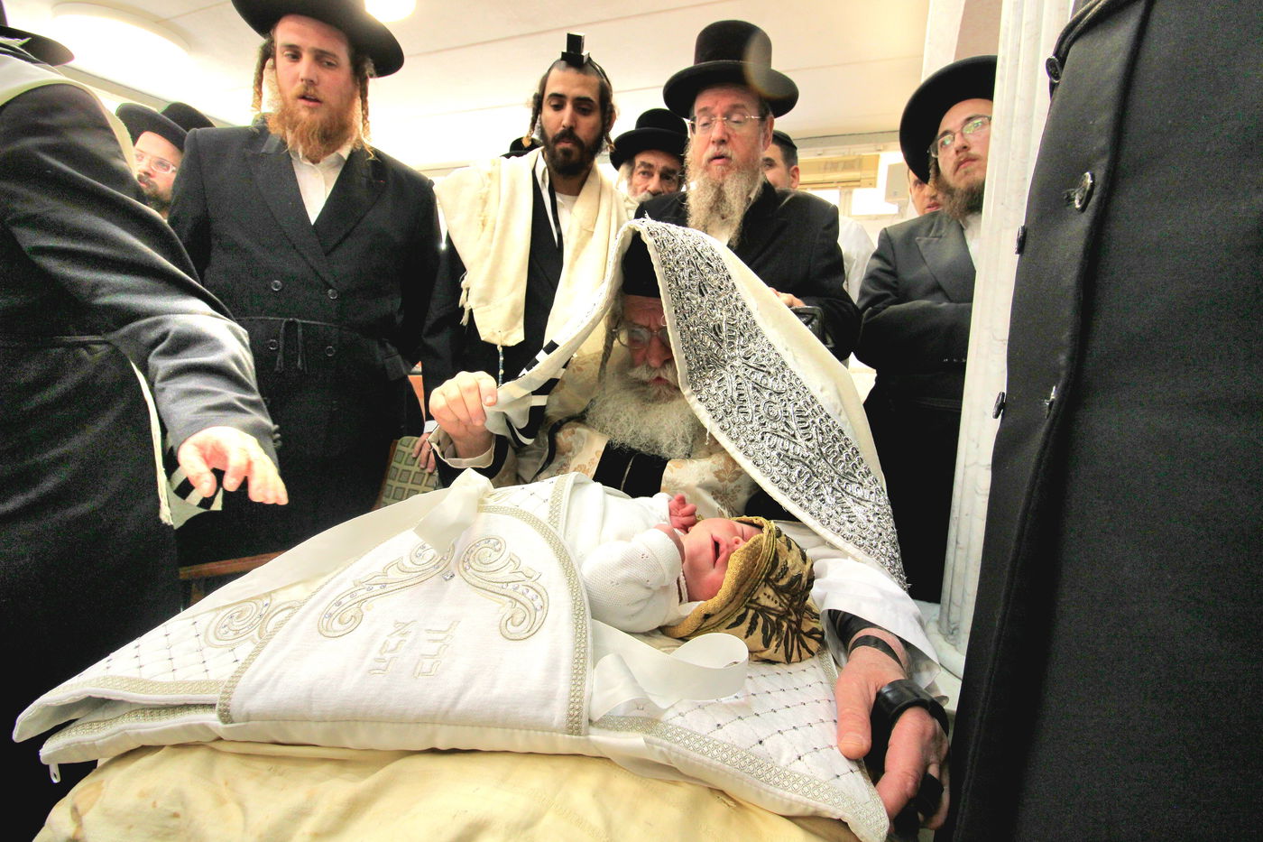 שמחת הברית בחצה"ק נדבורנה י-ם, ביאלה רמת אהרן