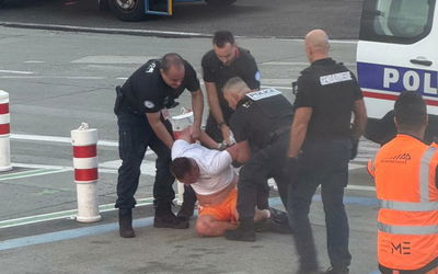 השיכור מגורש מהמטוס