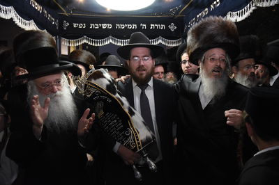 הכנסת ספר תורה לע"נ האברך הקדוש הרב אלתר שלמה לדרמן הי"ד