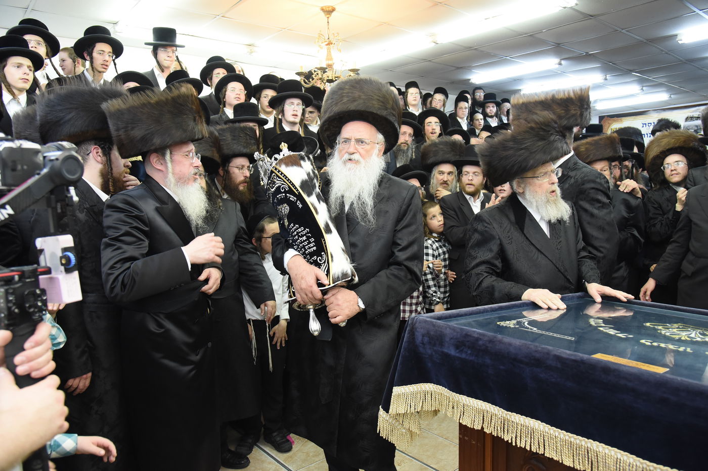 הכנסת ספר תורה לע"נ האברך הקדוש הרב אלתר שלמה לדרמן הי"ד