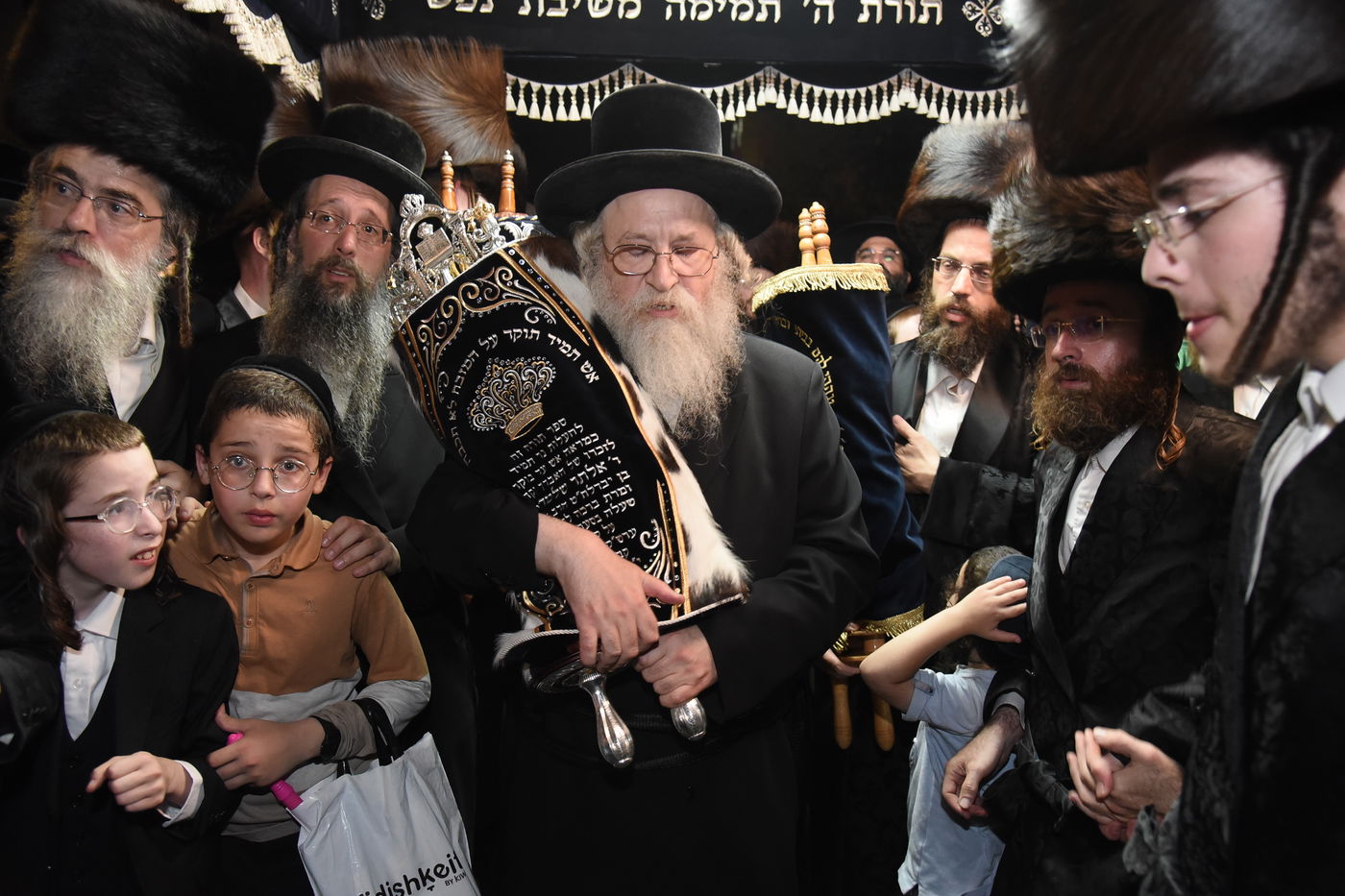 הכנסת ספר תורה לע"נ האברך הקדוש הרב אלתר שלמה לדרמן הי"ד