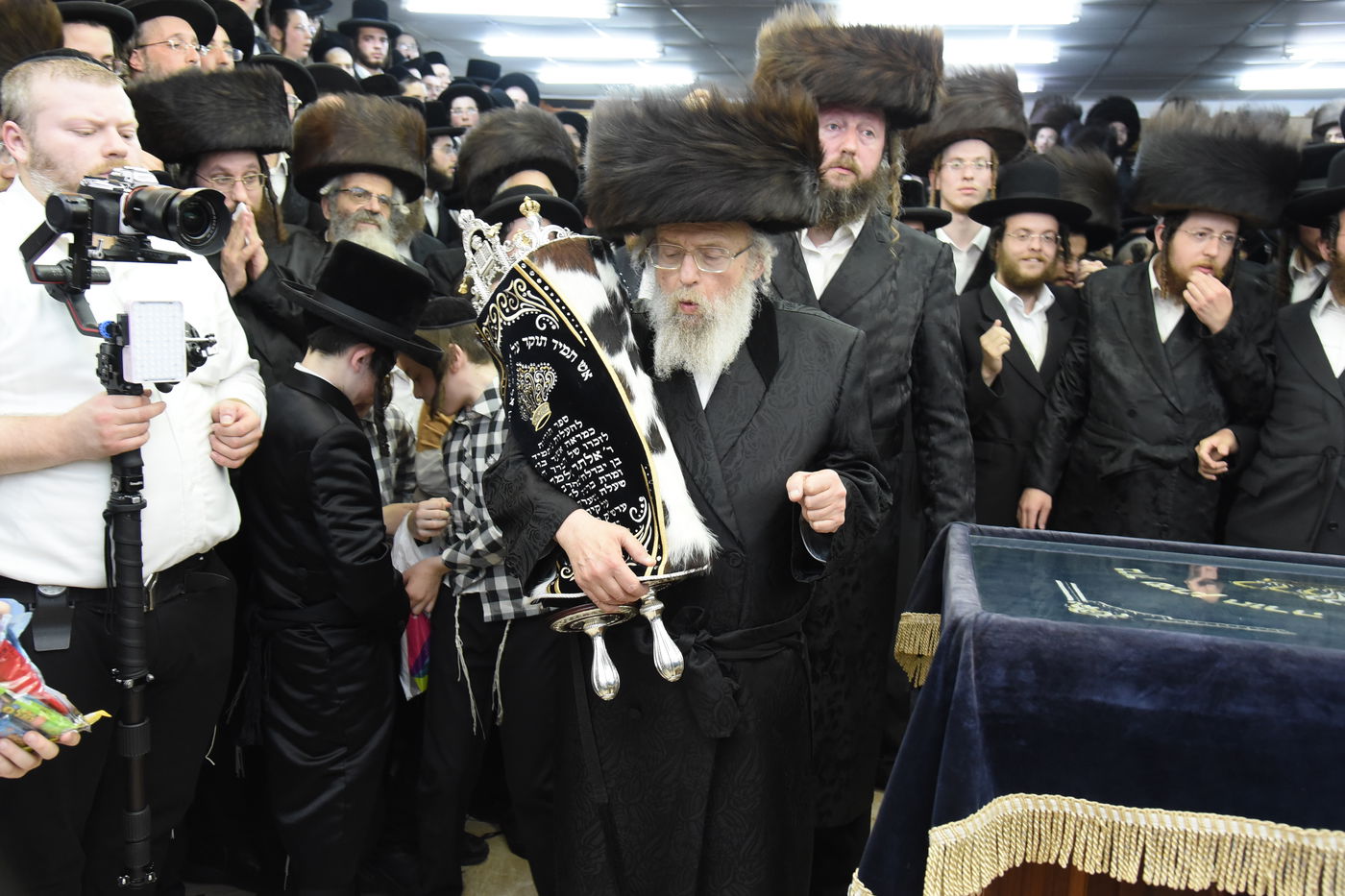 הכנסת ספר תורה לע"נ האברך הקדוש הרב אלתר שלמה לדרמן הי"ד