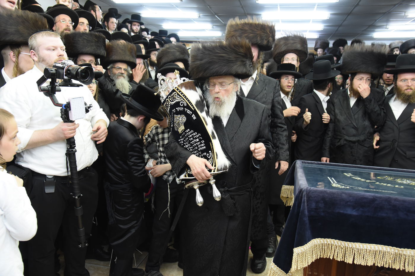 הכנסת ספר תורה לע"נ האברך הקדוש הרב אלתר שלמה לדרמן הי"ד