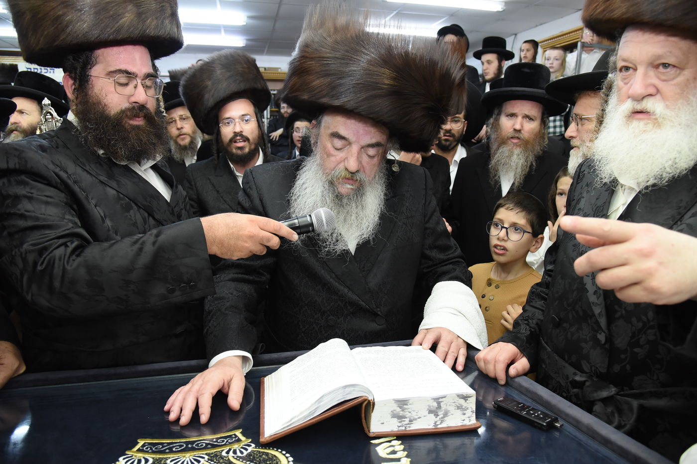 הכנסת ספר תורה לע"נ האברך הקדוש הרב אלתר שלמה לדרמן הי"ד