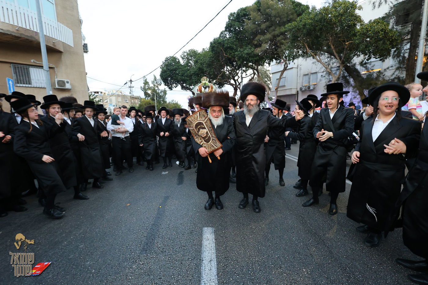 הכנסת ספר תורה לישיבה לצעירים דחסידי בעלזא חיפה