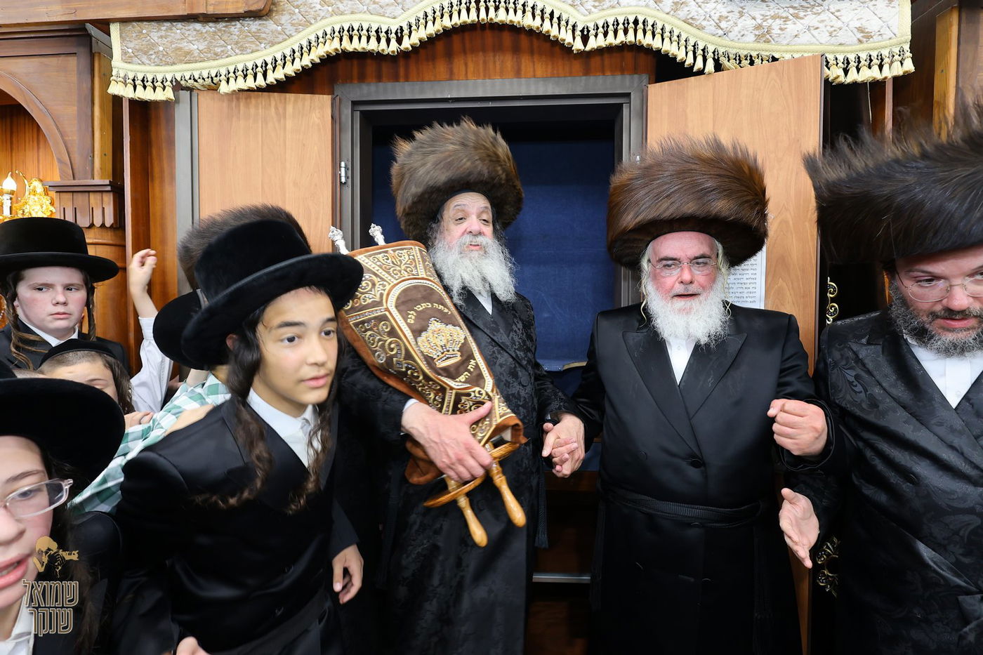 הכנסת ספר תורה לישיבה לצעירים דחסידי בעלזא חיפה