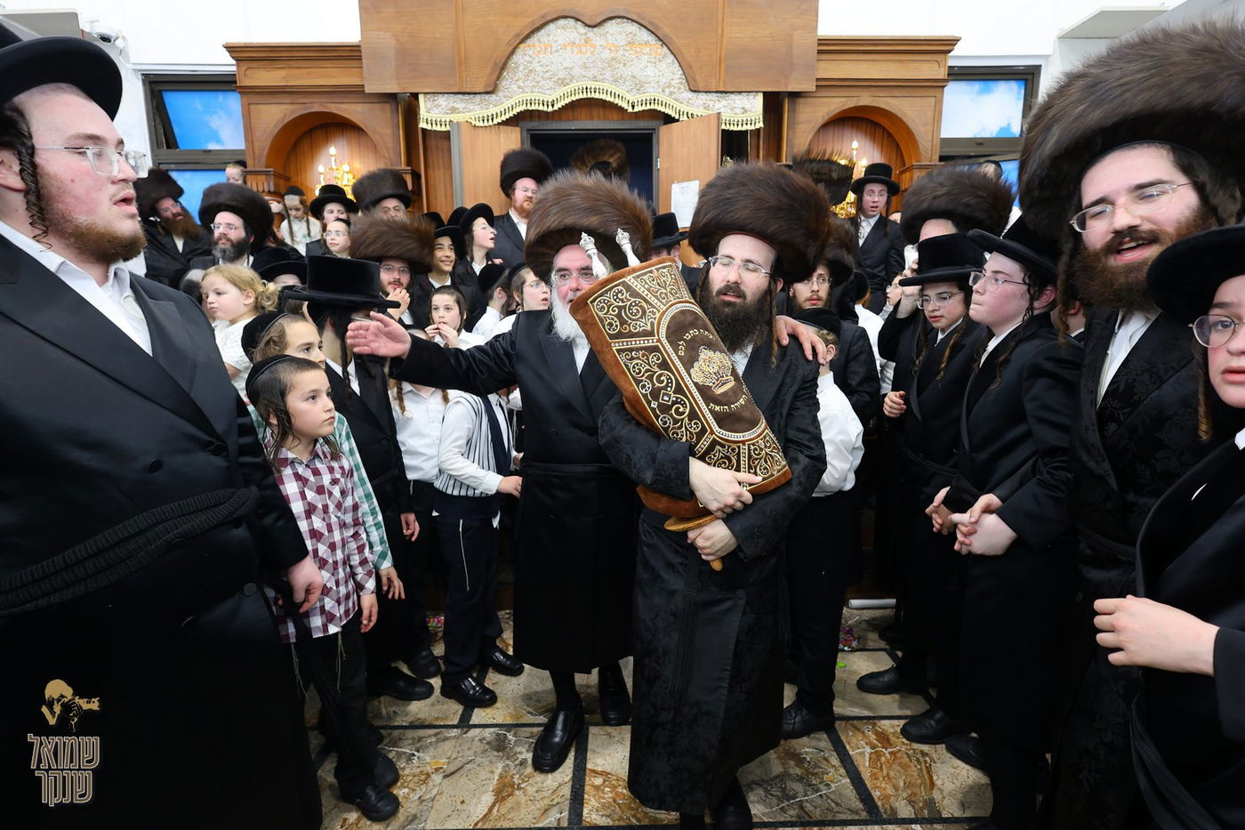 הכנסת ספר תורה לישיבה לצעירים דחסידי בעלזא חיפה