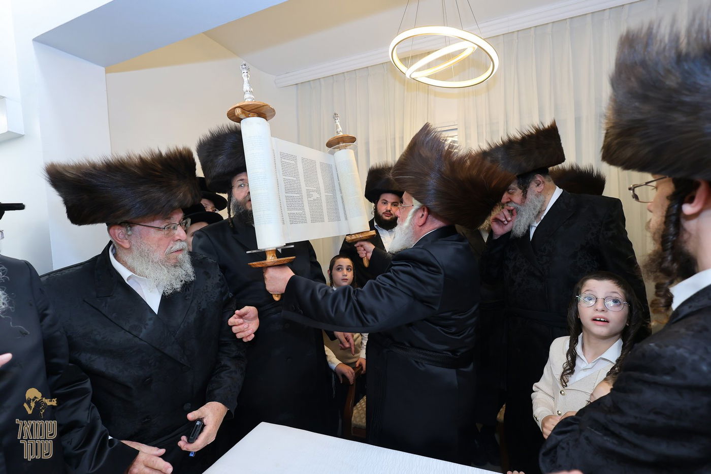 הכנסת ספר תורה לישיבה לצעירים דחסידי בעלזא חיפה