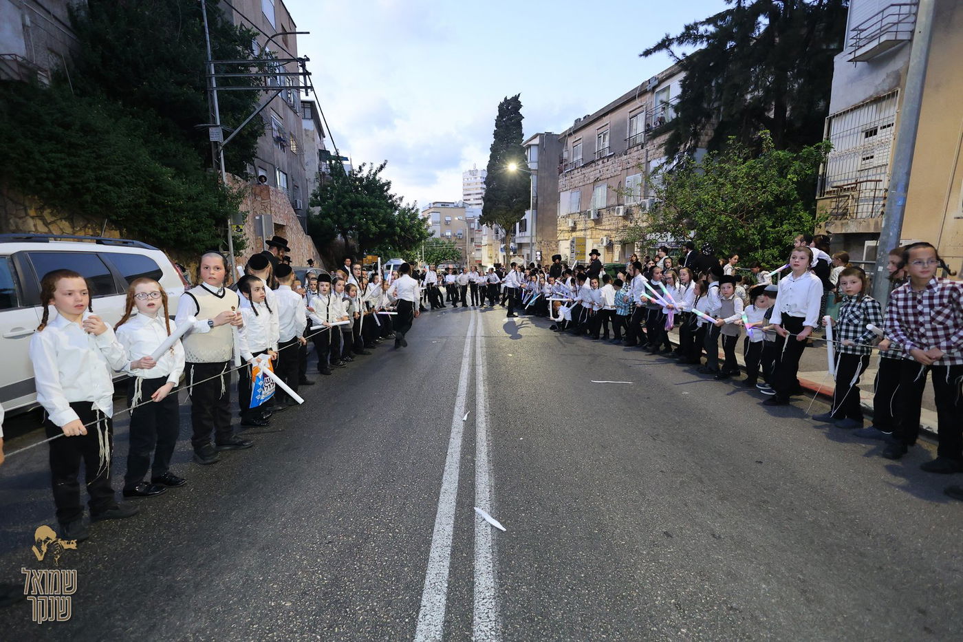 הכנסת ספר תורה לישיבה לצעירים דחסידי בעלזא חיפה