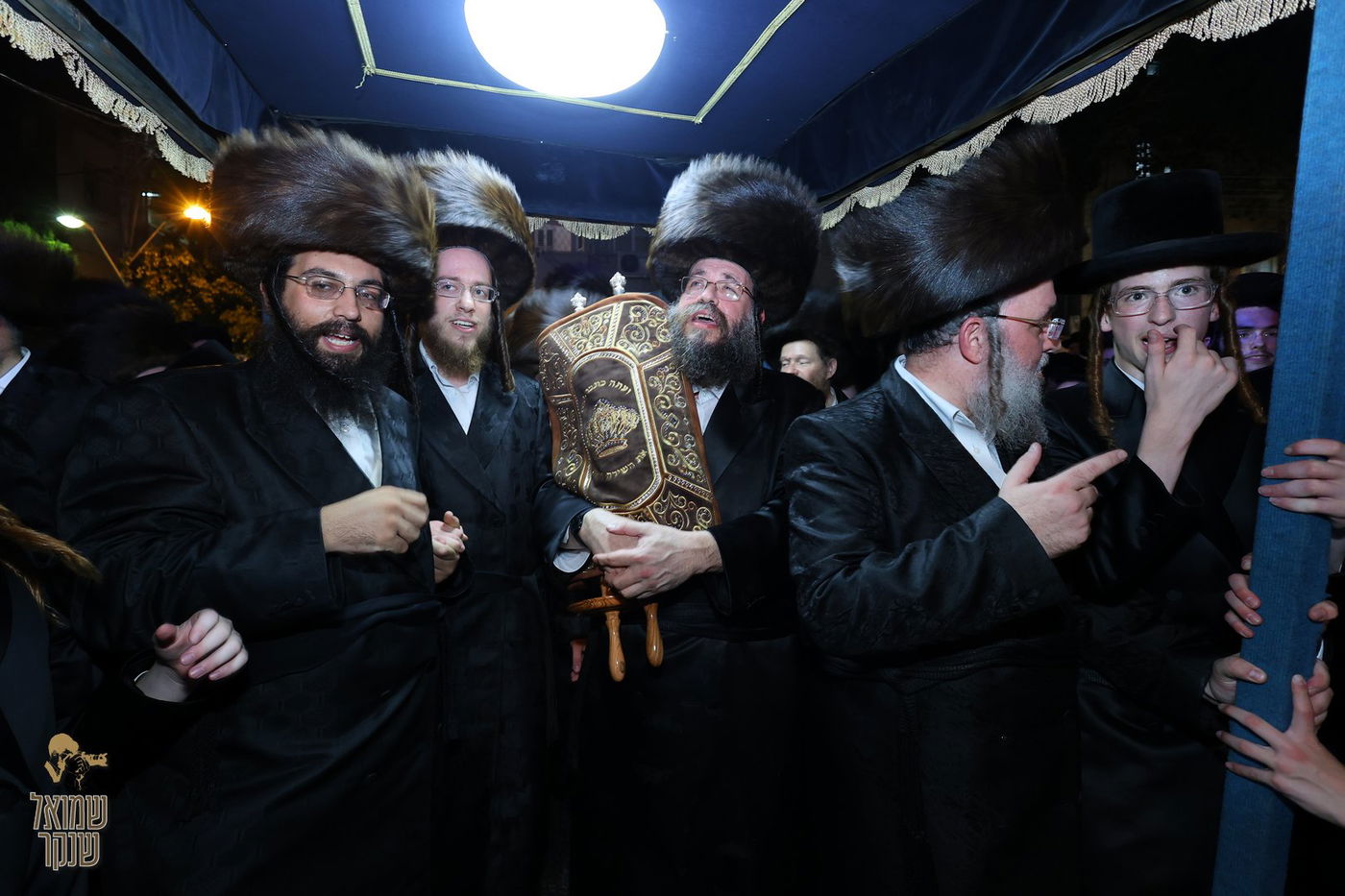 הכנסת ספר תורה לישיבה לצעירים דחסידי בעלזא חיפה