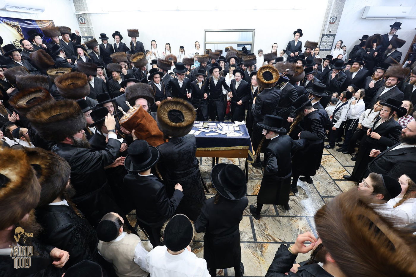 הכנסת ספר תורה לישיבה לצעירים דחסידי בעלזא חיפה