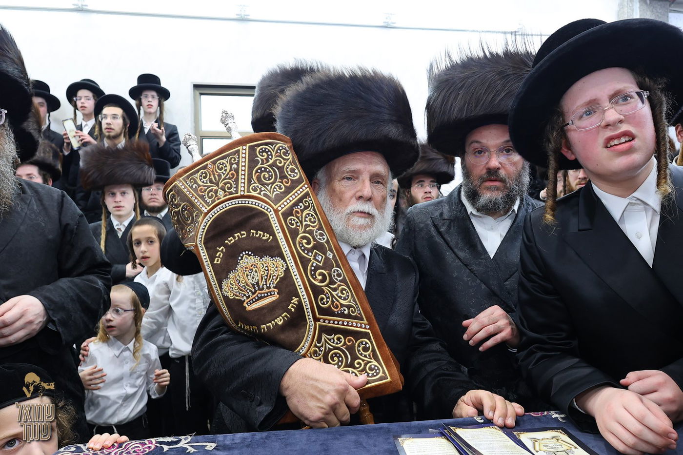 הכנסת ספר תורה לישיבה לצעירים דחסידי בעלזא חיפה