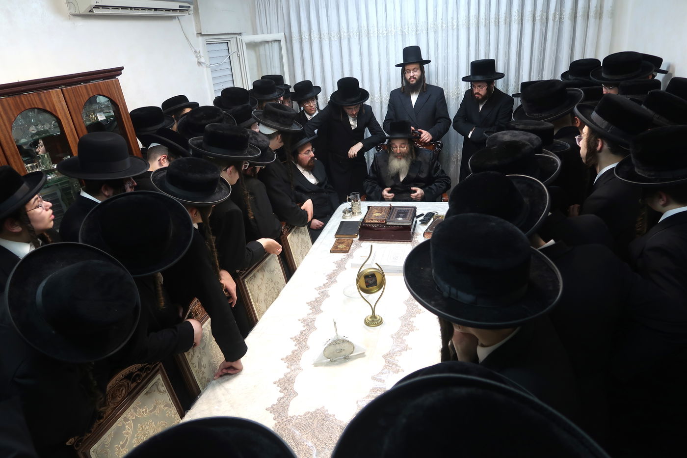 בחורי תולדות אהרן אצל האדמו"ר מתולדות משה