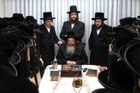 בחורי תולדות אהרן אצל האדמו"ר מתולדות משה