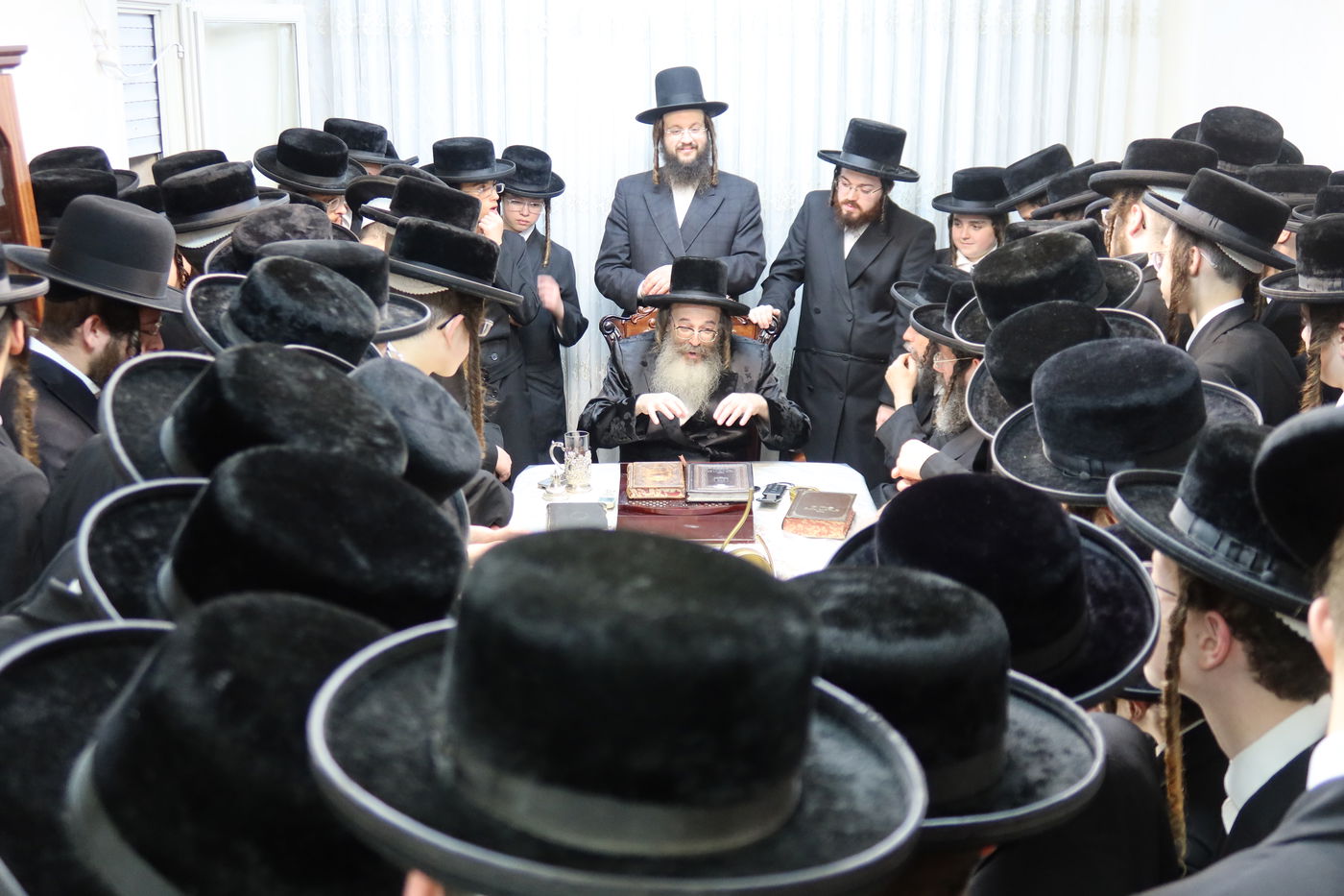 בחורי תולדות אהרן אצל האדמו"ר מתולדות משה