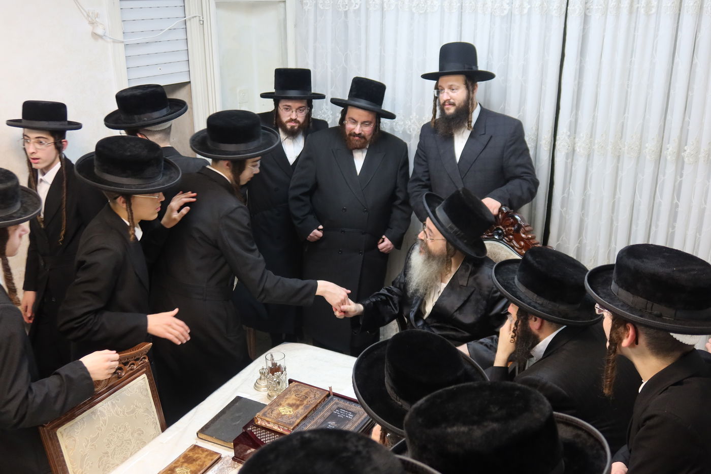 בחורי תולדות אהרן אצל האדמו"ר מתולדות משה