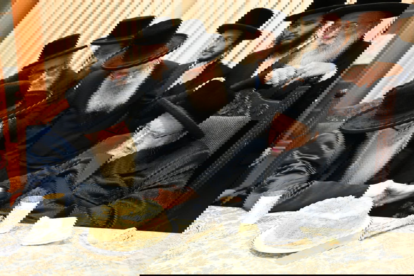 האדמו"ר מצאנז בביקור אצל האדמו"ר מבעלזא