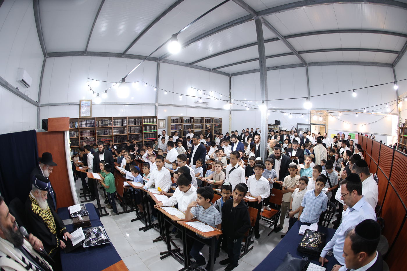 הראשל"צ הגאון רבי יצחק יוסף בסליחות בבית הכנסת "מגן אברהם"