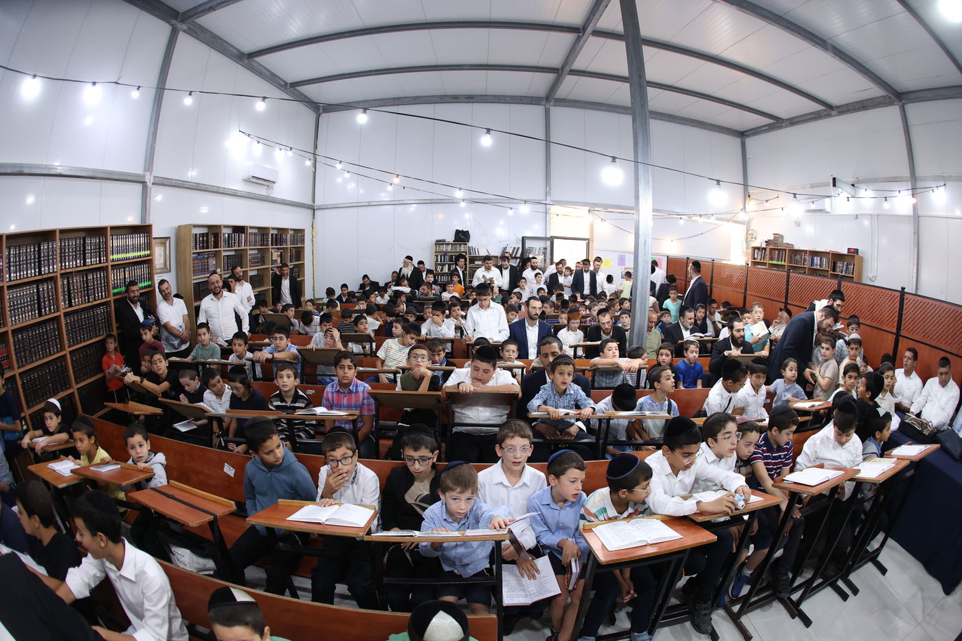 הראשל"צ הגאון רבי יצחק יוסף בסליחות בבית הכנסת "מגן אברהם"