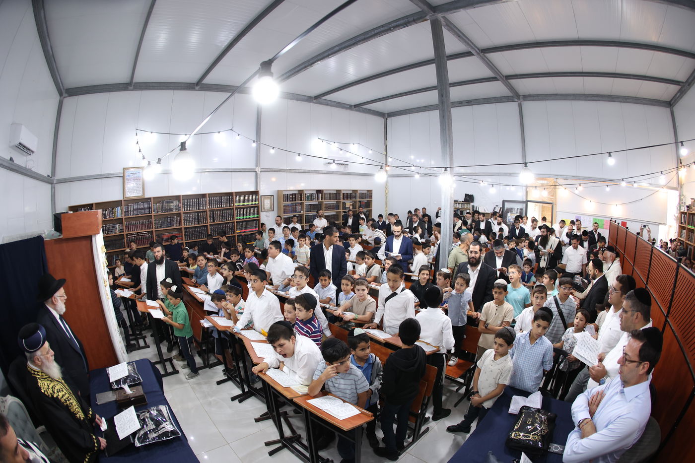 הראשל"צ הגאון רבי יצחק יוסף בסליחות בבית הכנסת "מגן אברהם"