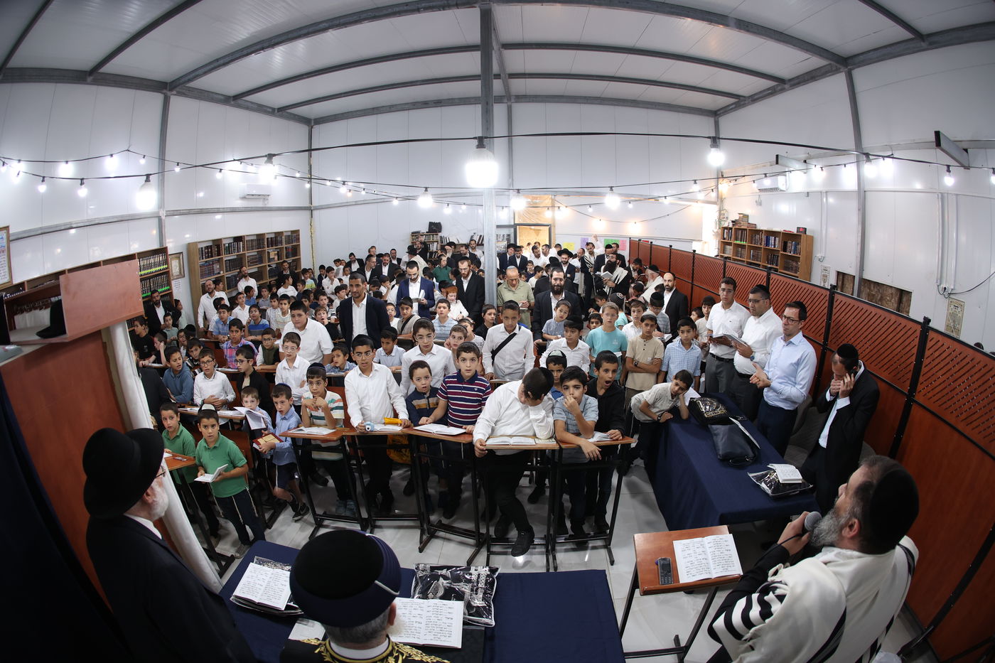 הראשל"צ הגאון רבי יצחק יוסף בסליחות בבית הכנסת "מגן אברהם"