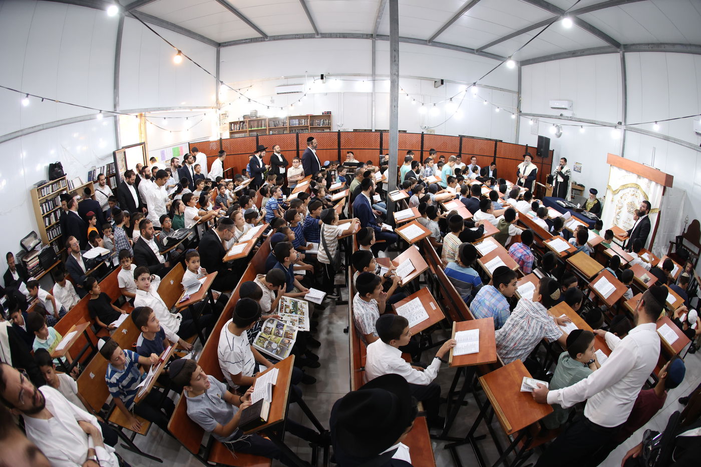 הראשל"צ הגאון רבי יצחק יוסף בסליחות בבית הכנסת "מגן אברהם"