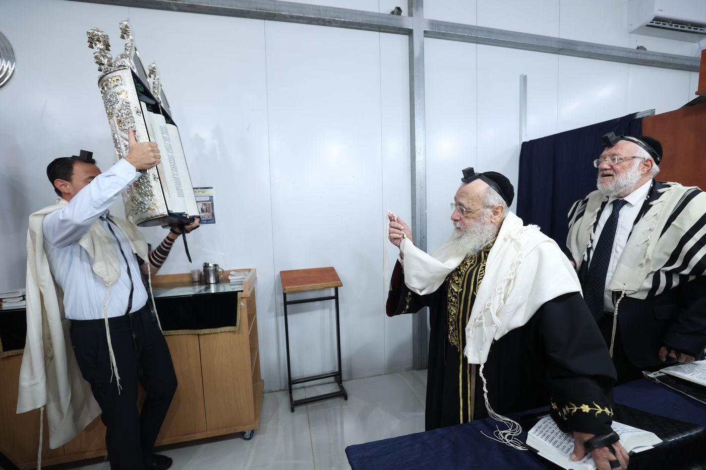 הראשל"צ הגאון רבי יצחק יוסף בסליחות בבית הכנסת "מגן אברהם"