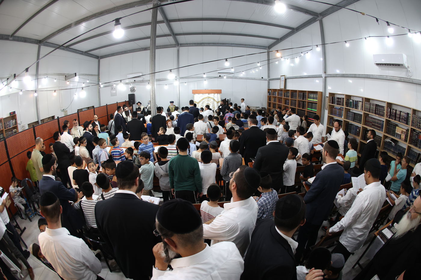 הראשל"צ הגאון רבי יצחק יוסף בסליחות בבית הכנסת "מגן אברהם"