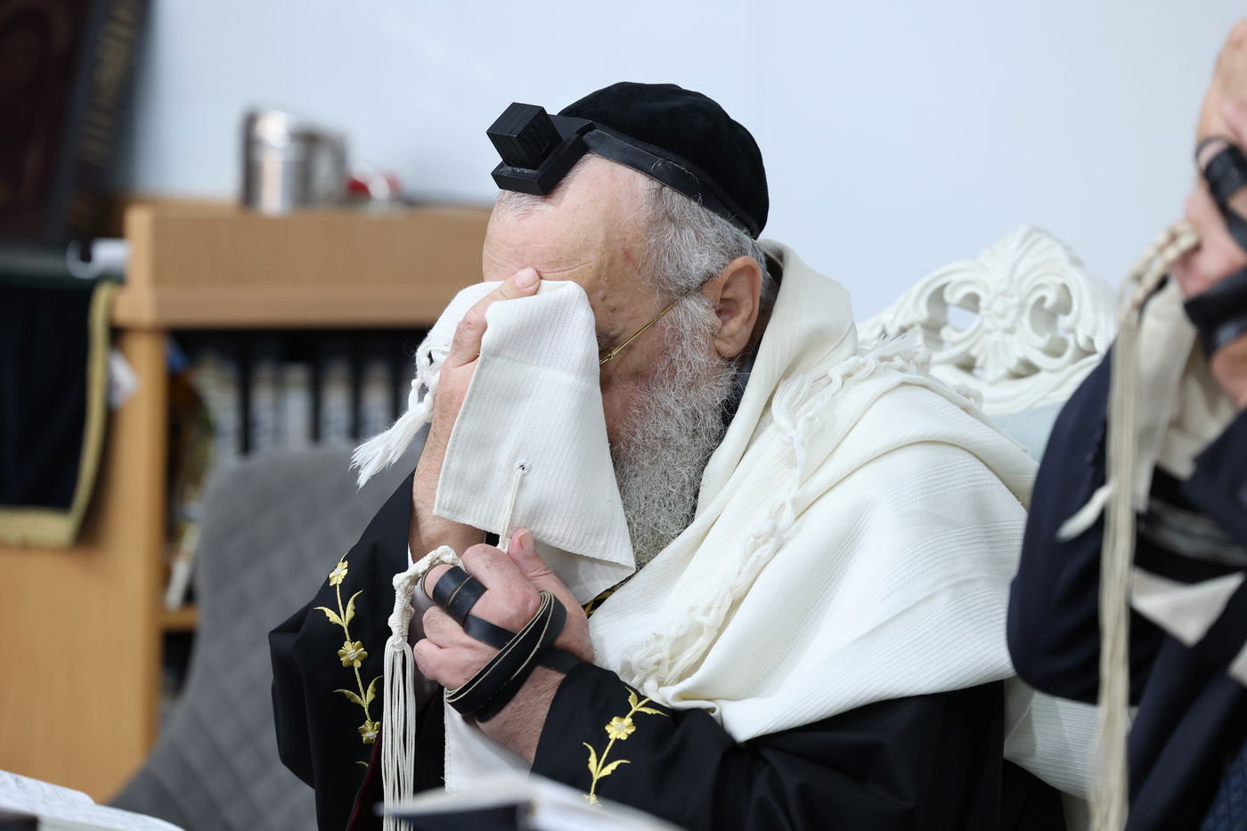 הראשל"צ הגאון רבי יצחק יוסף בסליחות בבית הכנסת "מגן אברהם"