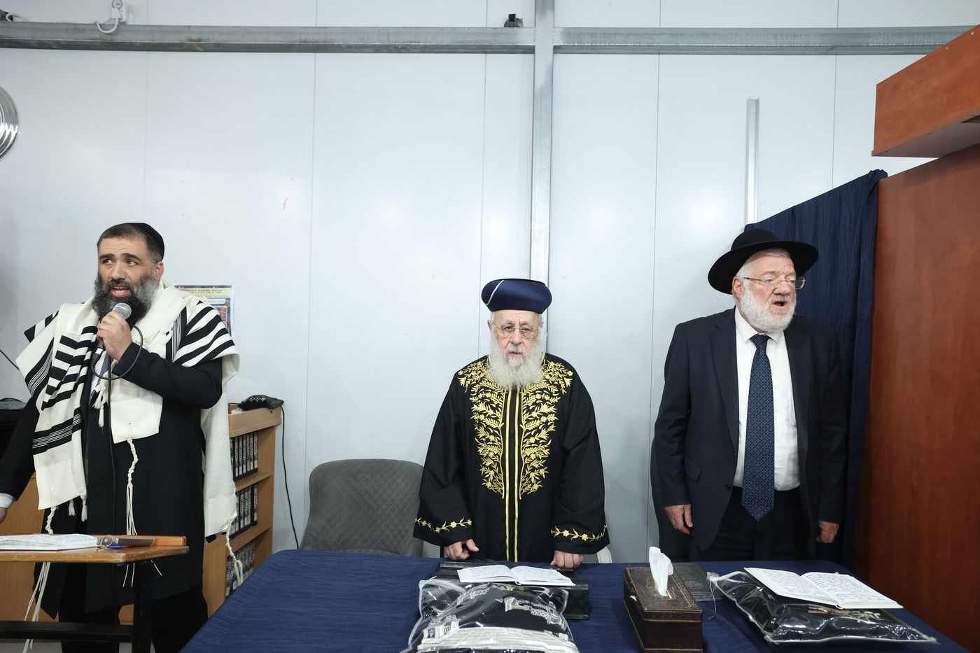 הראשל"צ הגאון רבי יצחק יוסף בסליחות בבית הכנסת "מגן אברהם"