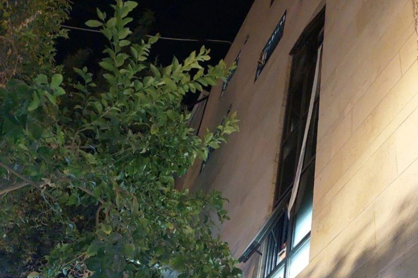 הגארטיל בין החלונות ב'מצווה טאנץ' של סלונים