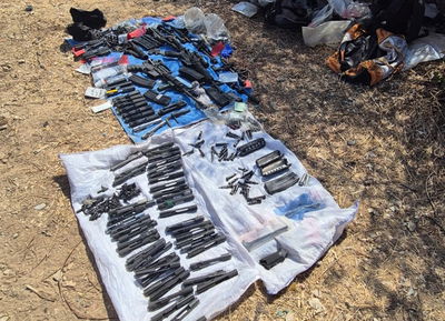 העובדים ביישוב החרדי נדהמו: מצבור ענק של כלי נשק נמצא סמוך לבתים