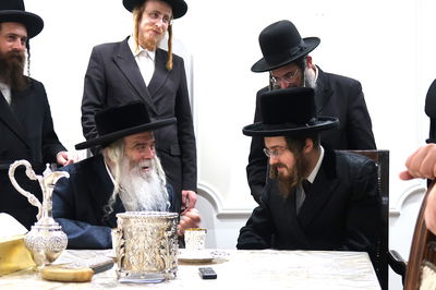 האדמו"ר מסאדיגורה בביקור אצל האדמו"ר מקרעטשניף י-ם 