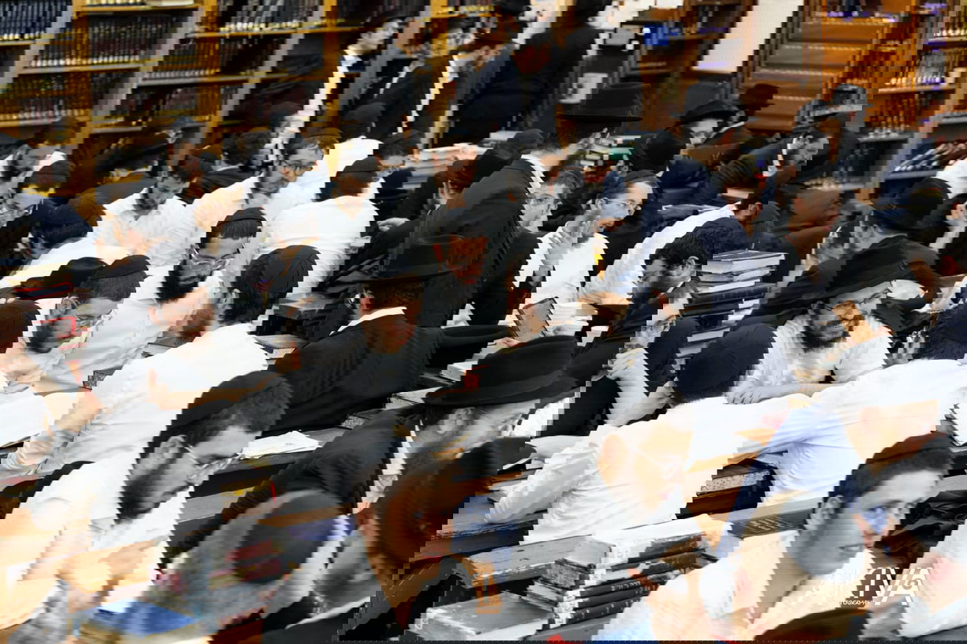 טביעת אצבע בכניסה לחדר אוכל: כך תלמידי חב"ד מישראל פתחו שנה בניו יורק