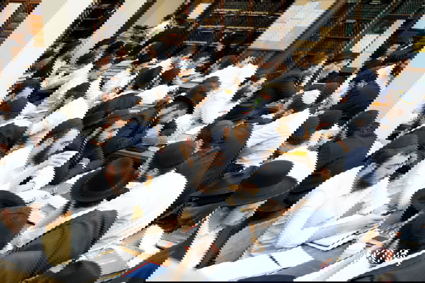 טביעת אצבע בכניסה לחדר אוכל: כך תלמידי חב"ד מישראל פתחו שנה בניו יורק