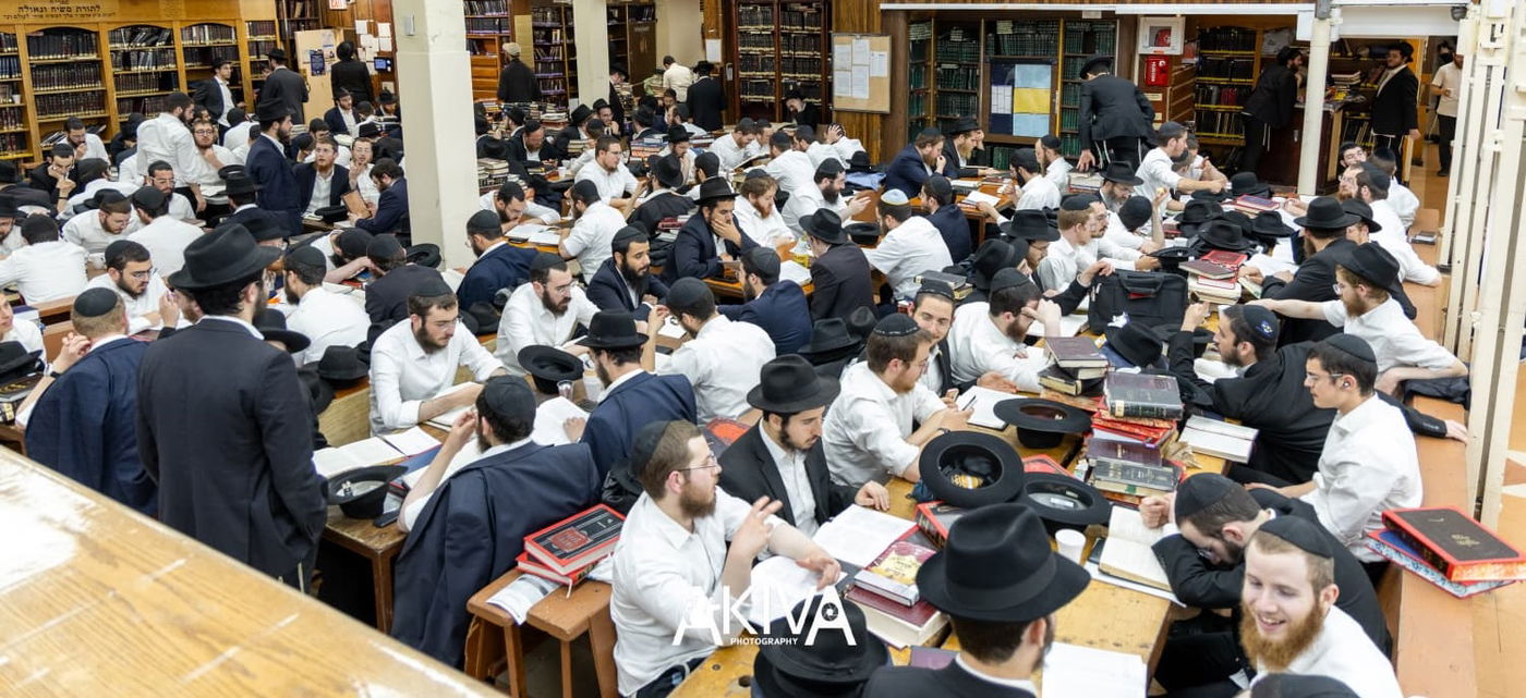 טביעת אצבע בכניסה לחדר אוכל: כך תלמידי חב"ד מישראל פתחו שנה בניו יורק
