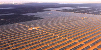 שדות של פאנלים סולארים בסין