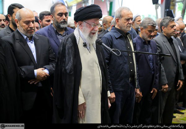 לצד חמינאי בהלוויית הניה