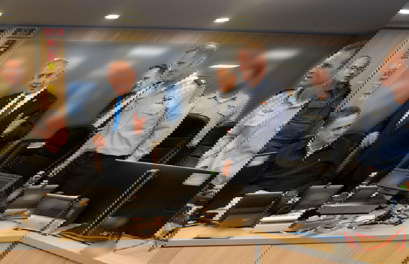 נתניהו ושר הביטחון בזמן אישור התקיפה