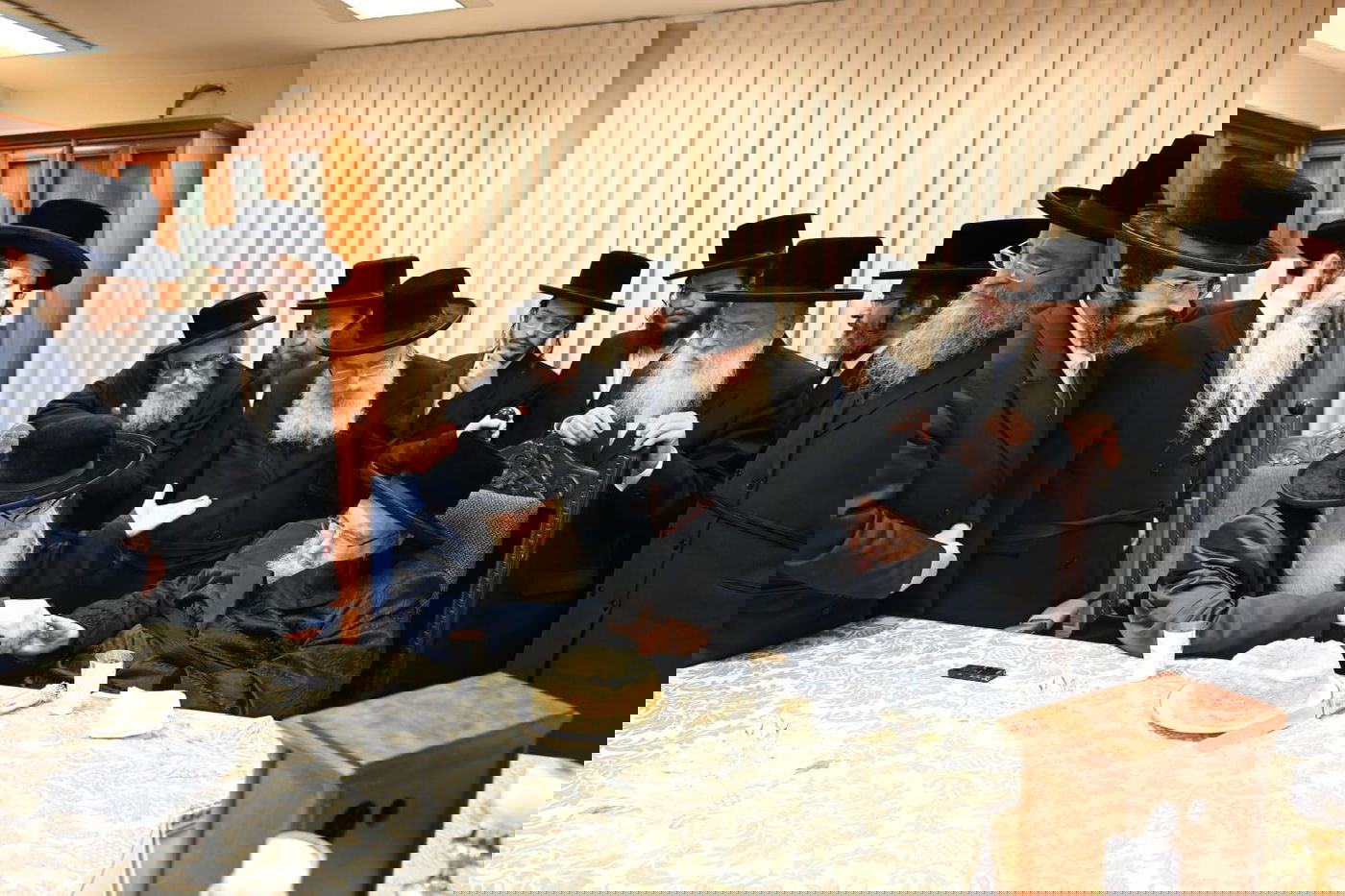 האדמו"ר מצאנז בביקור אצל האדמו"ר מבעלזא